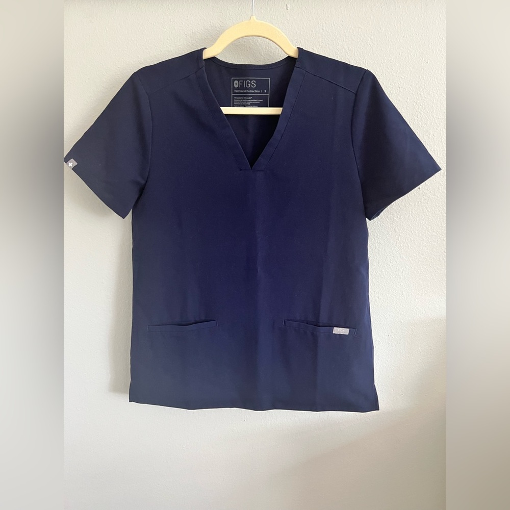 Figs scrub top